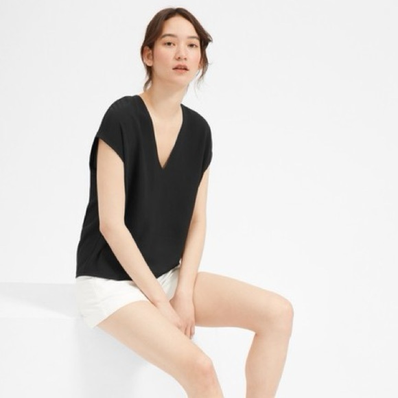 EVERLANE The Japanese GoWeave V-Neck Top In Black - Picture 1 of 6